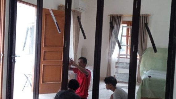 Jasa Pemasangan Kaca Bergaransi dan Harga Terjangkau untuk Kebutuhan Bangunan Anda
